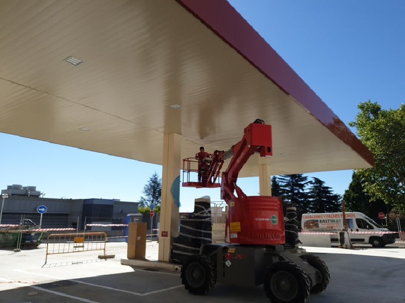 instalacion de falso techo en madrid gasolinera estacion de servicio en obras